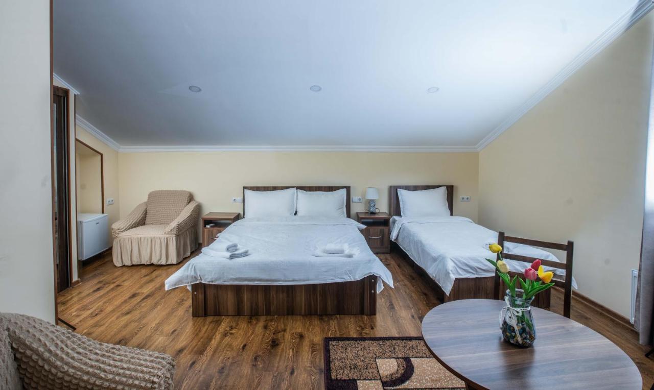 Telav Holl Hotel Telavi Buitenkant foto