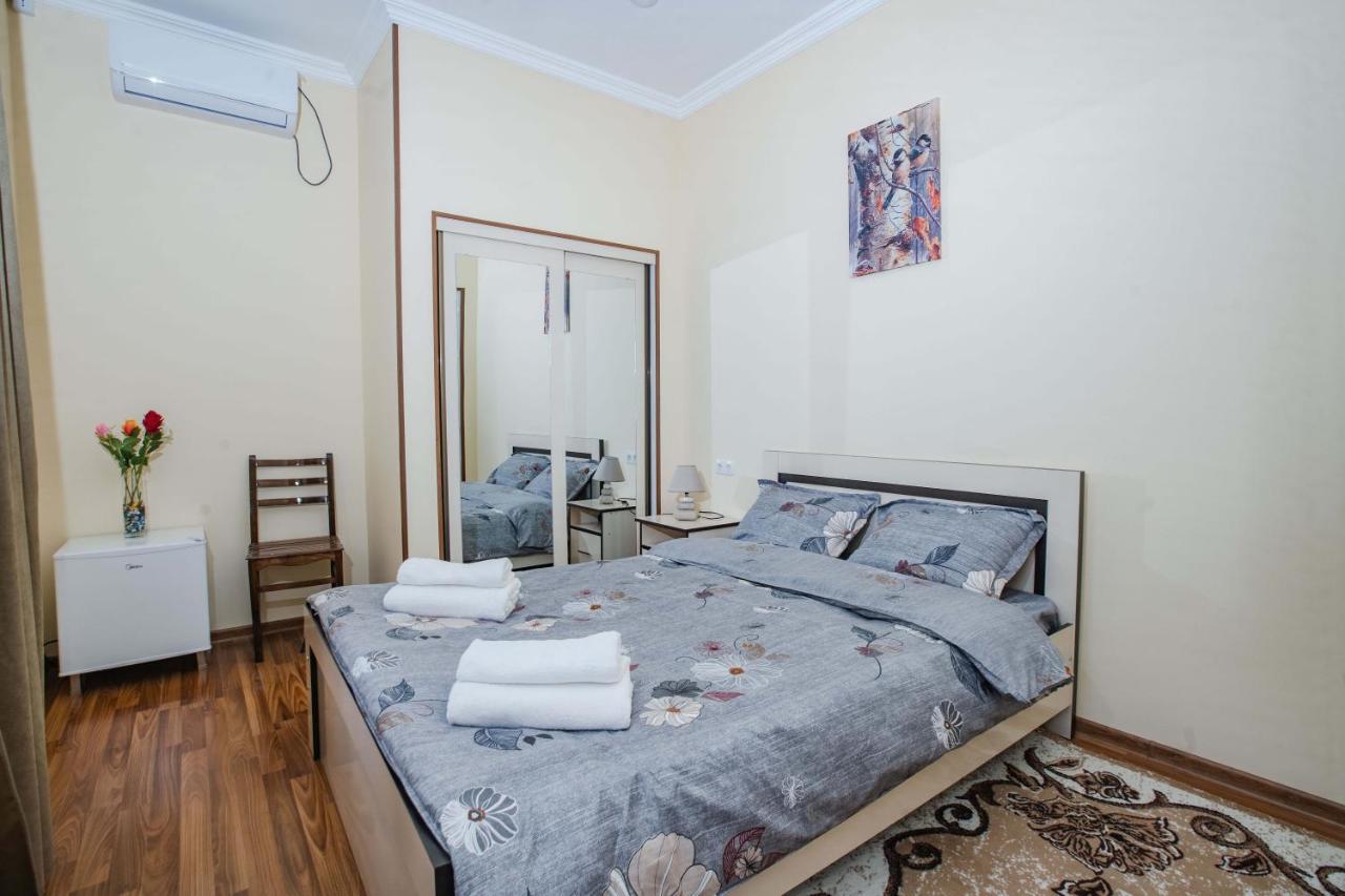 Telav Holl Hotel Telavi Buitenkant foto