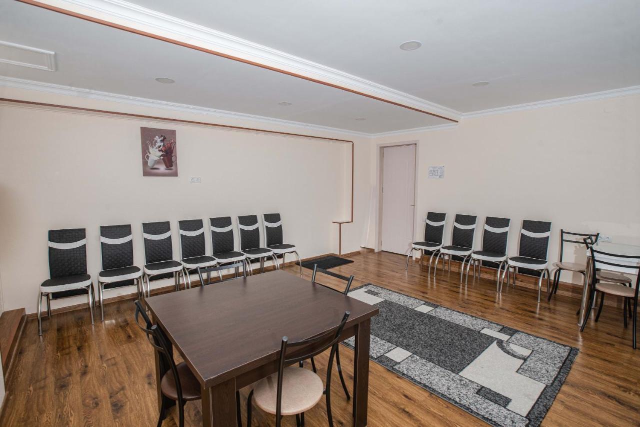 Telav Holl Hotel Telavi Buitenkant foto