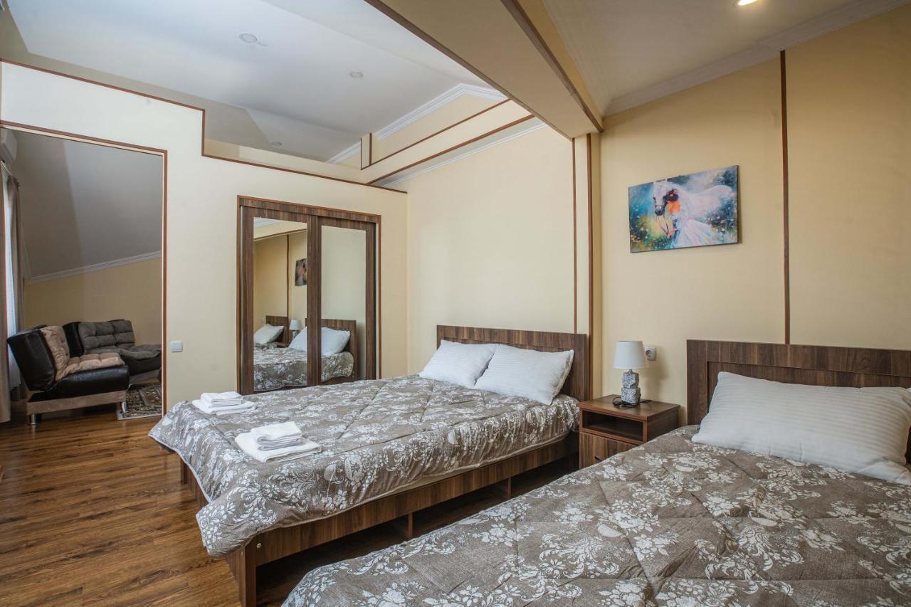 Telav Holl Hotel Telavi Buitenkant foto