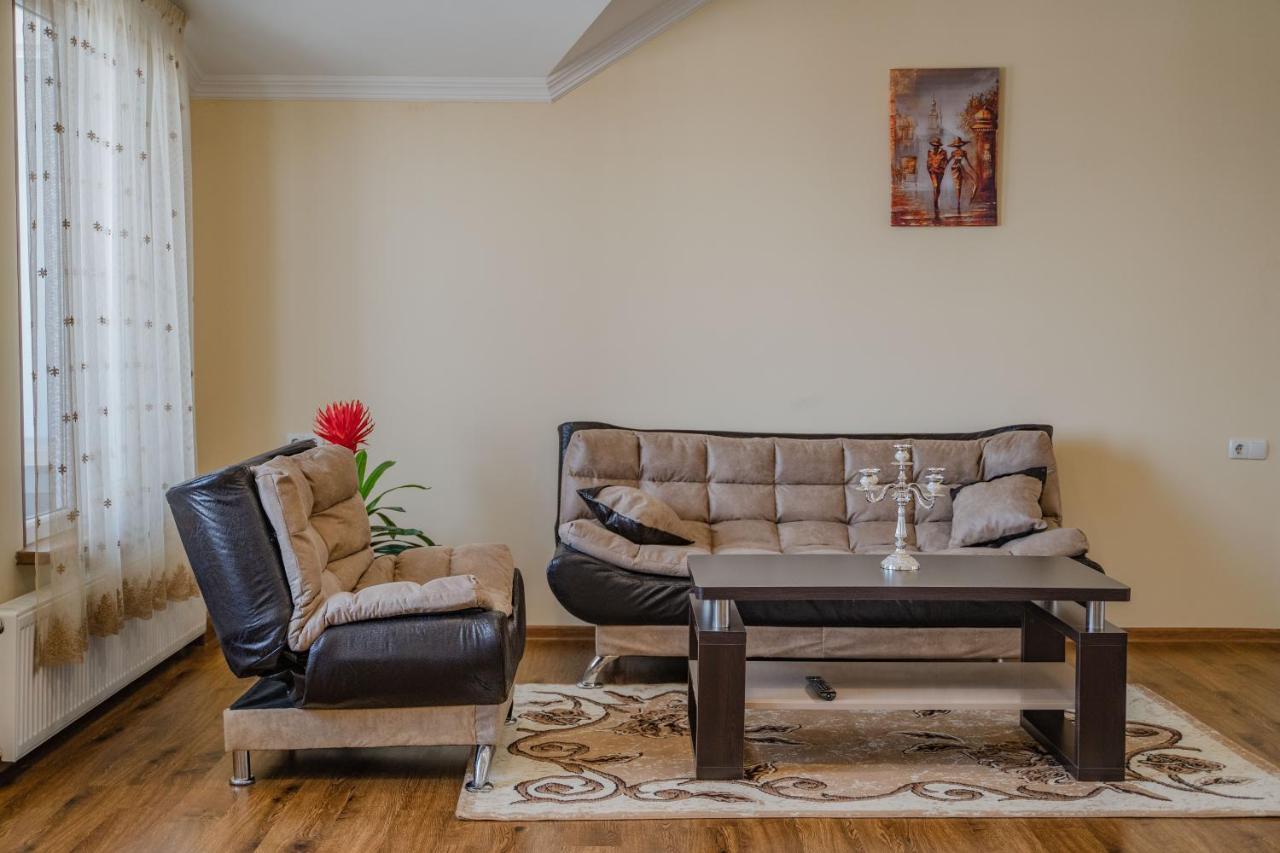 Telav Holl Hotel Telavi Buitenkant foto