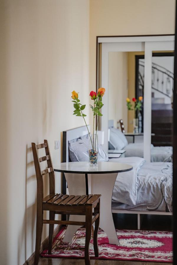 Telav Holl Hotel Telavi Buitenkant foto