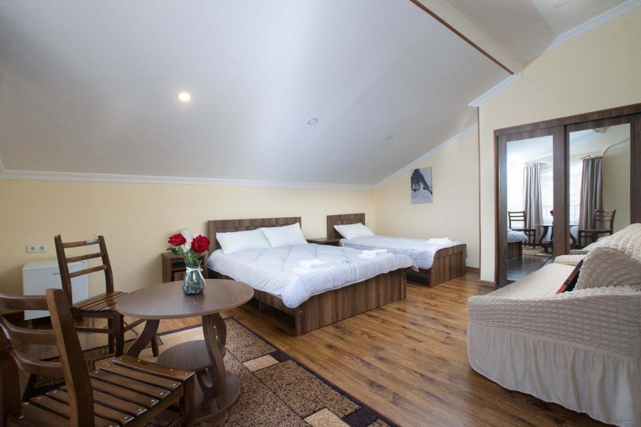 Telav Holl Hotel Telavi Buitenkant foto