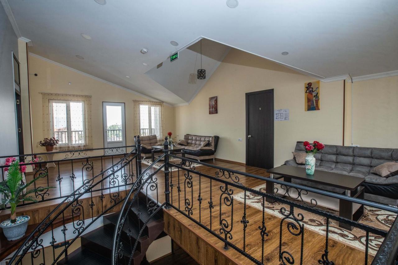 Telav Holl Hotel Telavi Buitenkant foto
