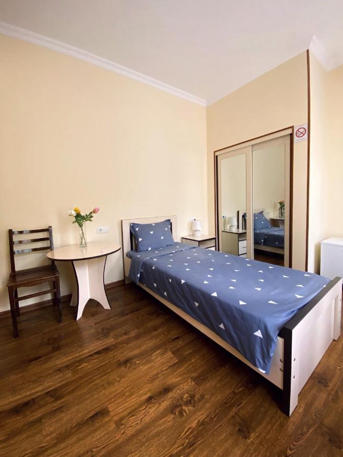 Telav Holl Hotel Telavi Buitenkant foto