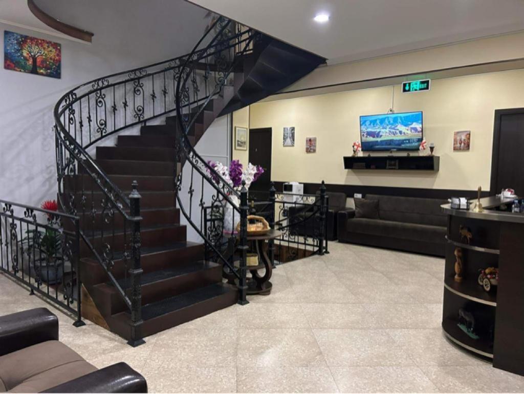 Telav Holl Hotel Telavi Buitenkant foto