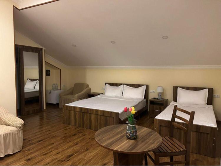 Telav Holl Hotel Telavi Buitenkant foto